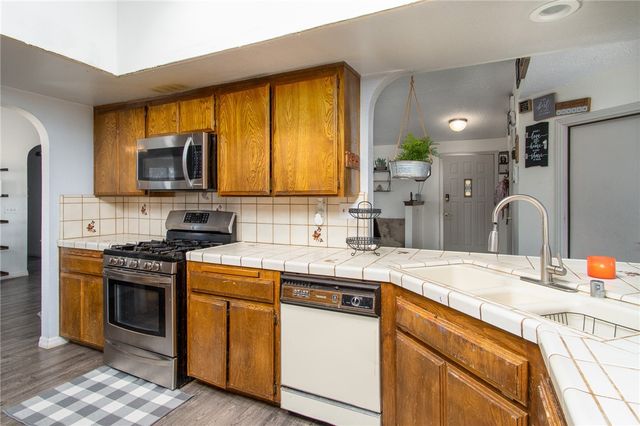 17185 Redding Street, Hesperia, CA 92345