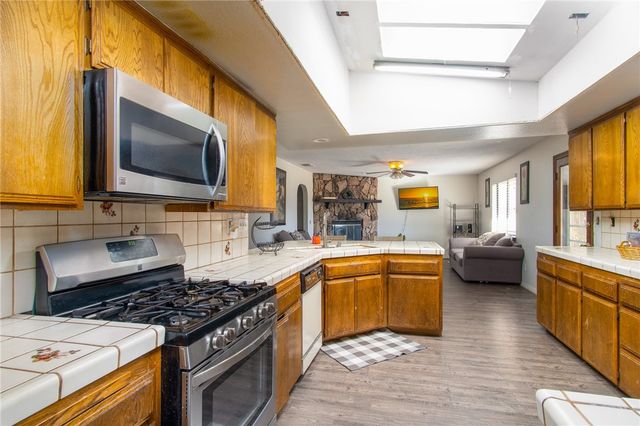 17185 Redding Street, Hesperia, CA 92345