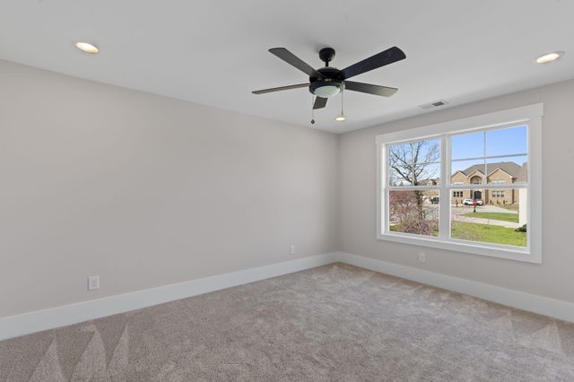 614 Lakeshore Cove Drive 19, Fort Oglethorpe, GA 30742