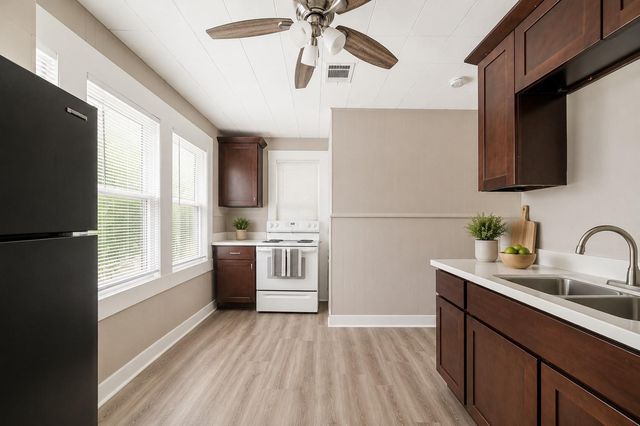 1302 20, Huntsville, TX 77340