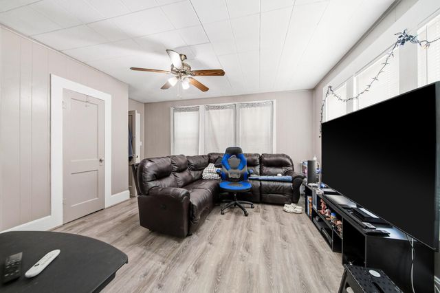 1302 20, Huntsville, TX 77340