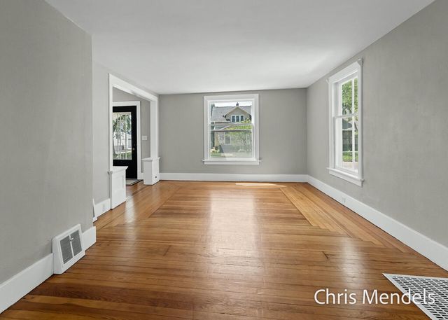1013 Pennoyer Avenue, Grand Haven City, MI 49417