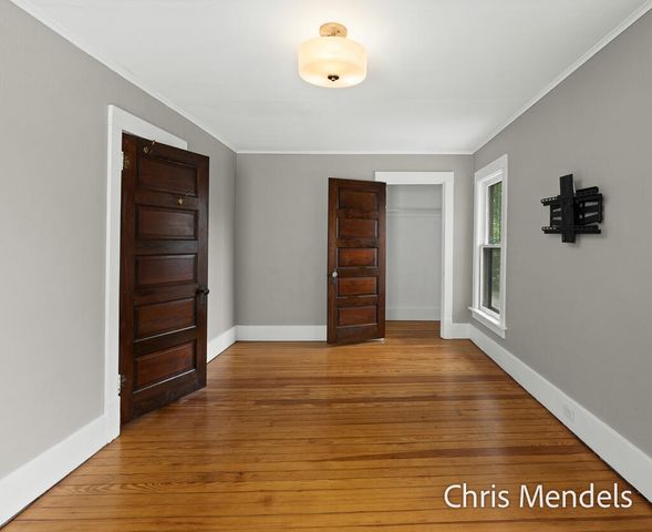1013 Pennoyer Avenue, Grand Haven City, MI 49417