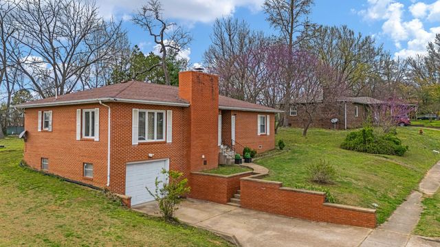 915 Jefferson Avenue, West Plains, MO 65775