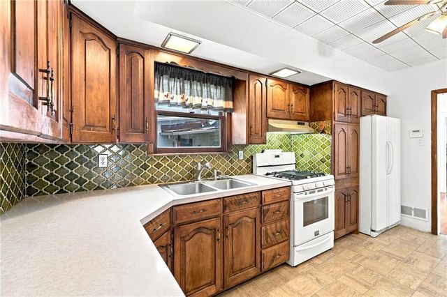 1222 Hardesty Avenue, Kansas City, MO 64127