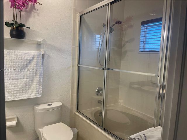 16364 SW 44th Way, Miami, FL 33185