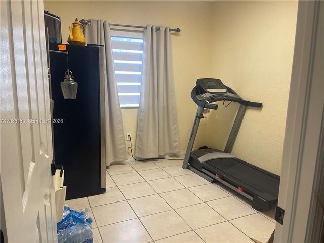 16364 SW 44th Way, Miami, FL 33185