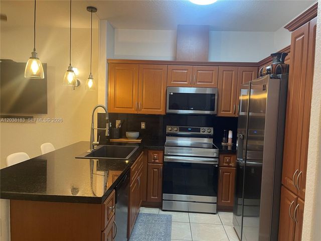 16364 SW 44th Way, Miami, FL 33185