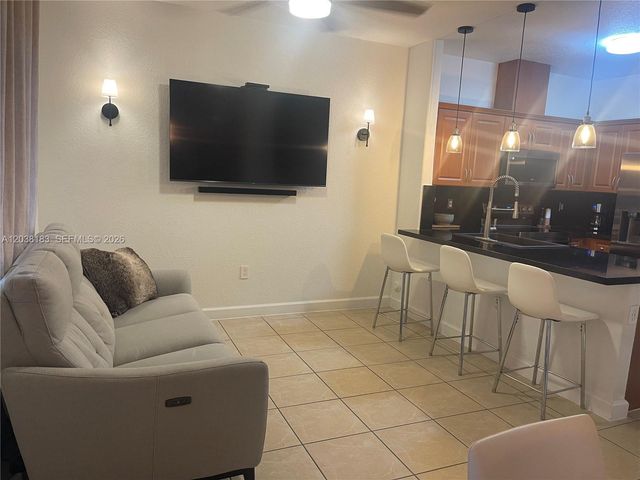 16364 SW 44th Way, Miami, FL 33185