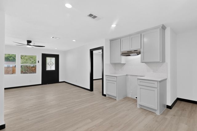 1624 Houghton Road, Dallas, TX 75217