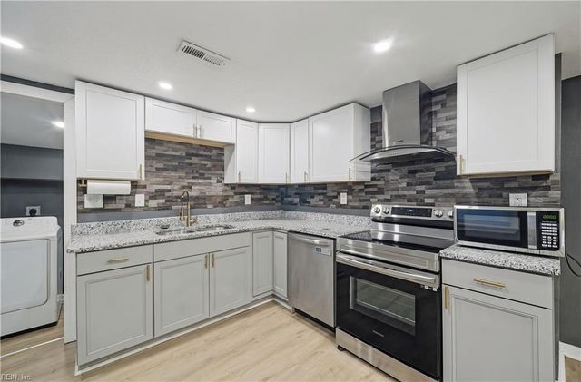 8 McDonald RD, Hampton, VA 23669