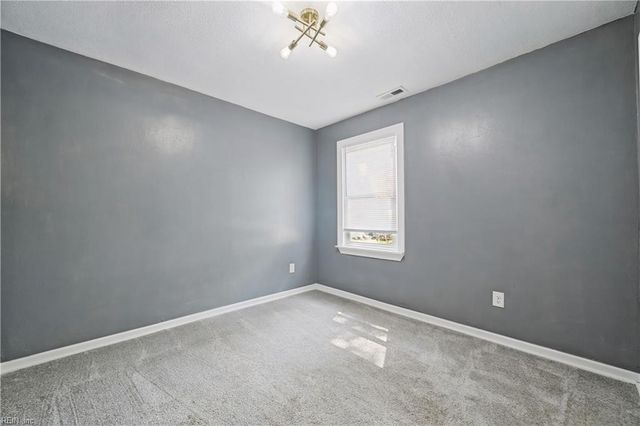 8 McDonald RD, Hampton, VA 23669