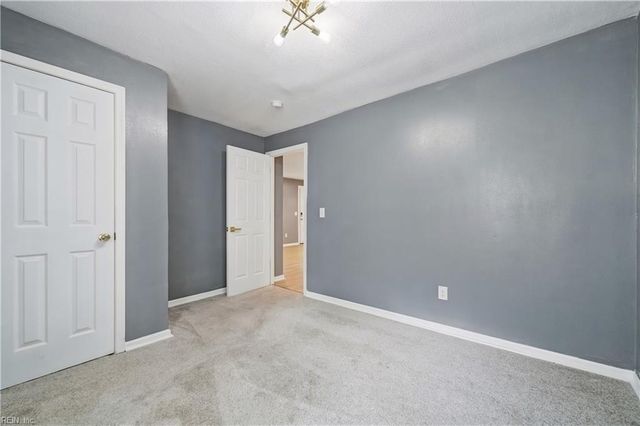 8 McDonald RD, Hampton, VA 23669