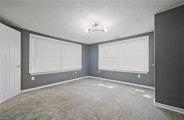8 McDonald RD, Hampton, VA 23669