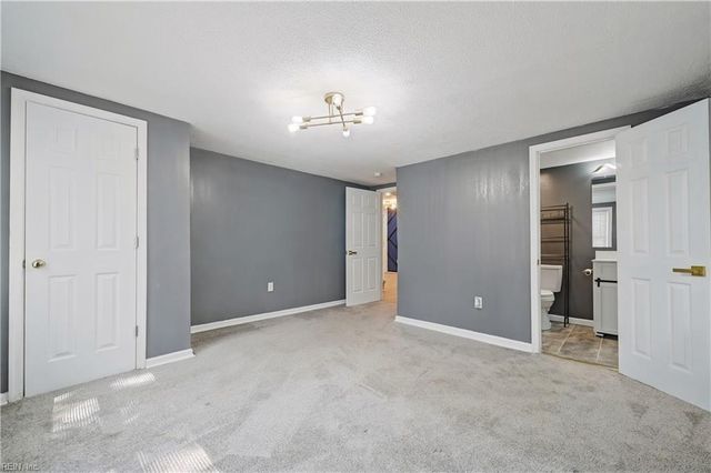 8 McDonald RD, Hampton, VA 23669