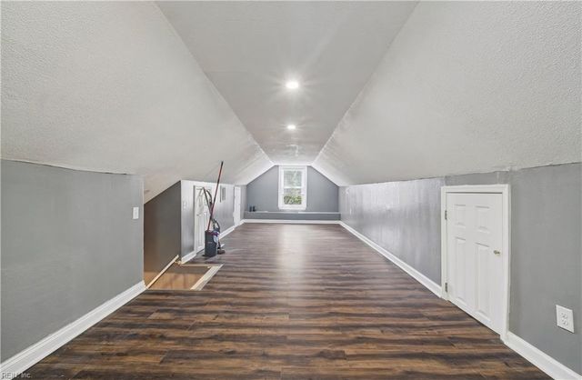 8 McDonald RD, Hampton, VA 23669