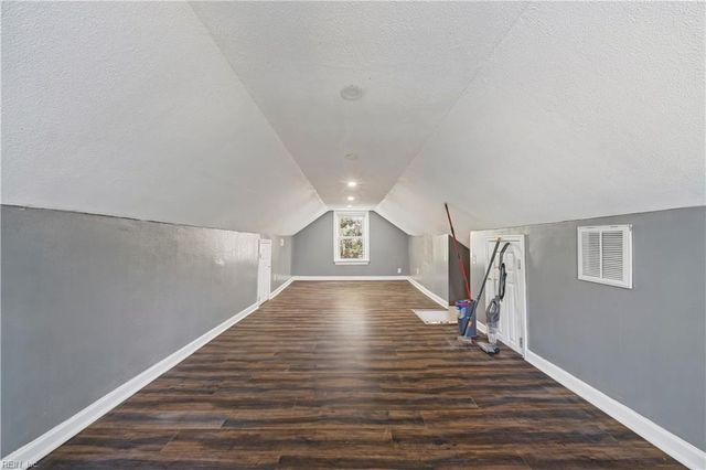 8 McDonald RD, Hampton, VA 23669