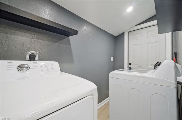 8 McDonald RD, Hampton, VA 23669
