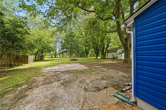 8 McDonald RD, Hampton, VA 23669