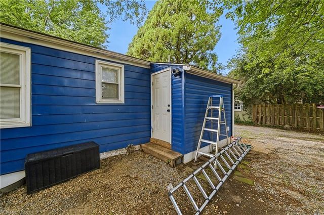 8 McDonald RD, Hampton, VA 23669
