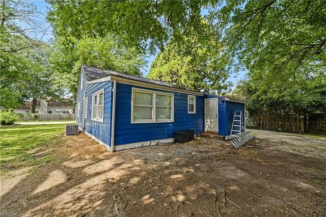 8 McDonald RD, Hampton, VA 23669
