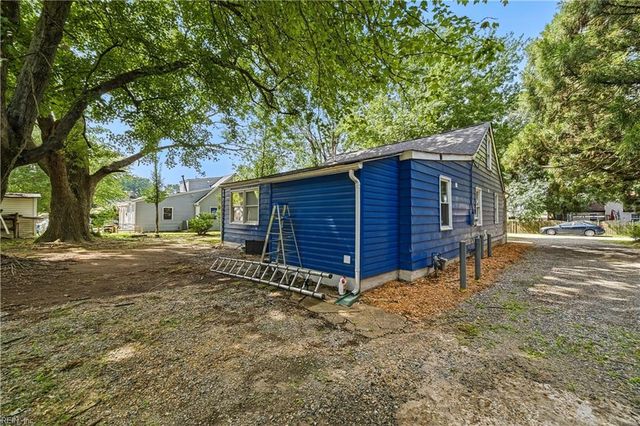 8 McDonald RD, Hampton, VA 23669