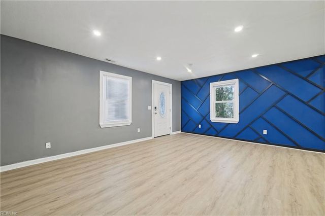 8 McDonald RD, Hampton, VA 23669