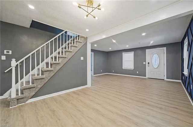 8 McDonald RD, Hampton, VA 23669