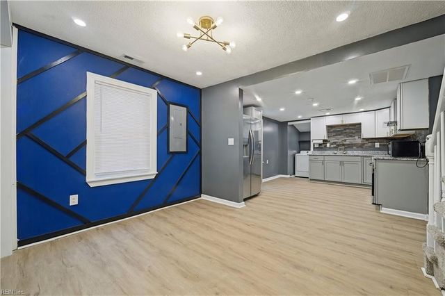 8 McDonald RD, Hampton, VA 23669