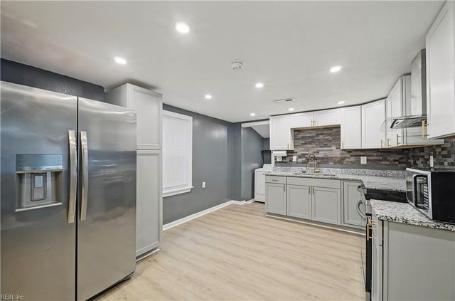 8 McDonald RD, Hampton, VA 23669