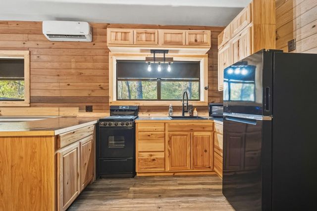 521 Camilla Lake Rd, Coldspring, TX 77331