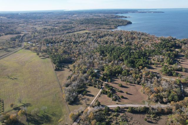 521 Camilla Lake Rd, Coldspring, TX 77331