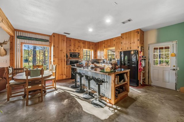 521 Camilla Lake Rd, Coldspring, TX 77331