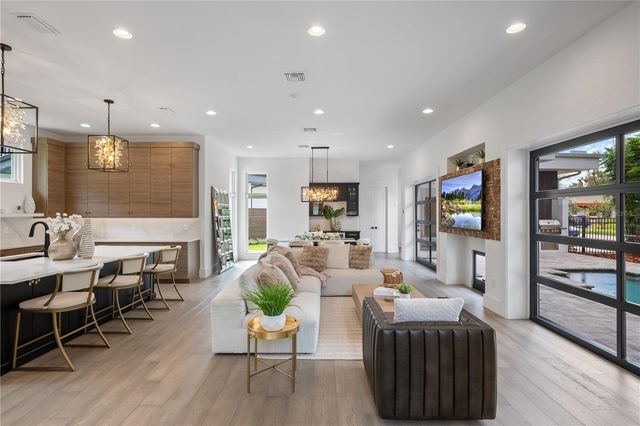 2015 N PARK AVENUE, Winter Park, FL 32789