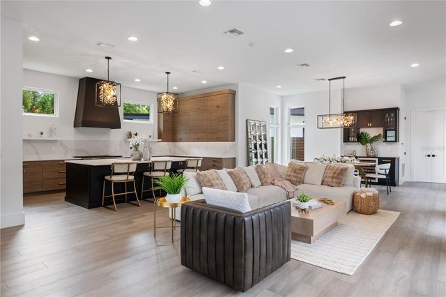 2015 N PARK AVENUE, Winter Park, FL 32789