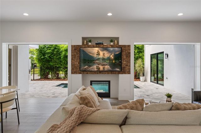 2015 N PARK AVENUE, Winter Park, FL 32789