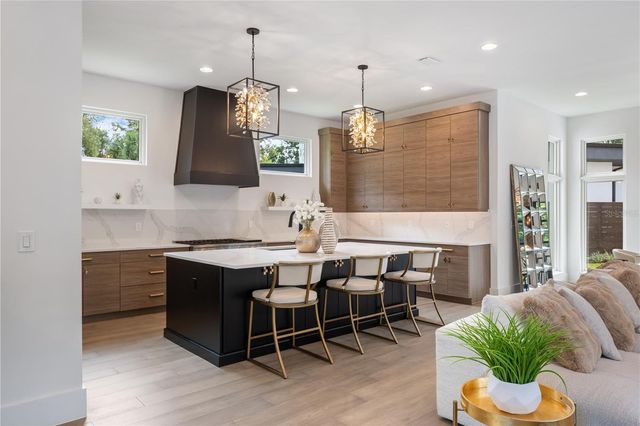 2015 N PARK AVENUE, Winter Park, FL 32789