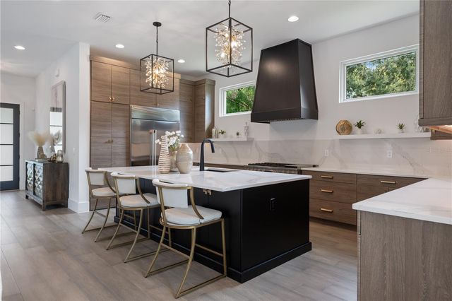 2015 N PARK AVENUE, Winter Park, FL 32789