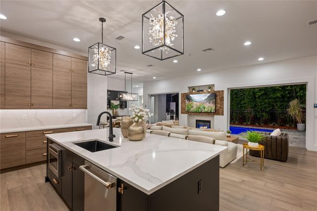 2015 N PARK AVENUE, Winter Park, FL 32789