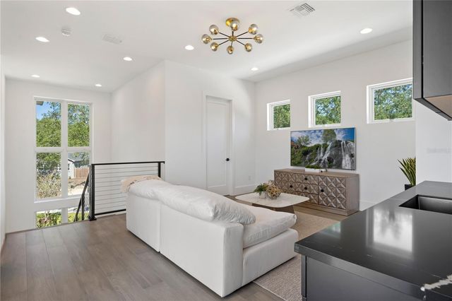 2015 N PARK AVENUE, Winter Park, FL 32789