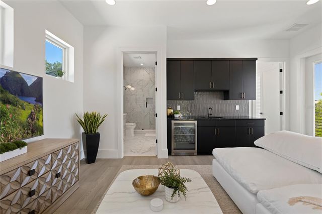 2015 N PARK AVENUE, Winter Park, FL 32789