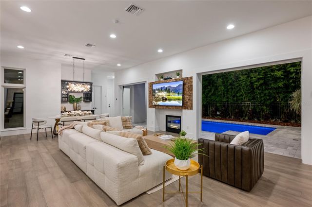 2015 N PARK AVENUE, Winter Park, FL 32789