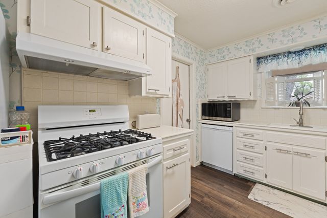 1001 Princeton Place, Cleburne, TX 76033