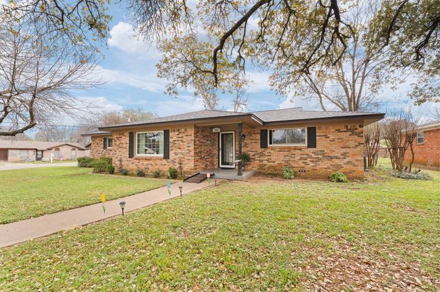 1001 Princeton Place, Cleburne, TX 76033