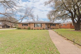 1001 Princeton Place, Cleburne, TX 76033