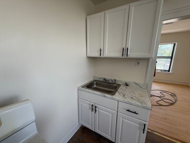 7351 N Damen Avenue 18, Chicago, IL 60645