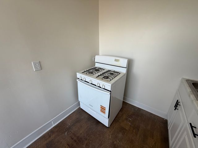 7351 N Damen Avenue 18, Chicago, IL 60645