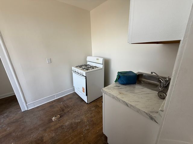 7351 N Damen Avenue 18, Chicago, IL 60645