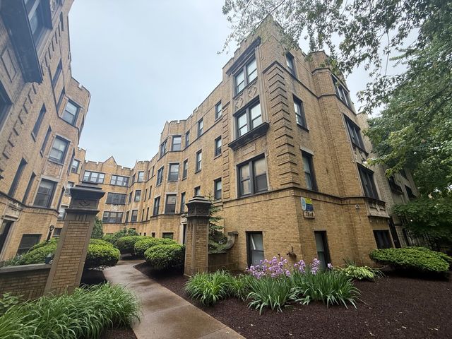 7351 N Damen Avenue 18, Chicago, IL 60645