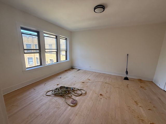 7351 N Damen Avenue 18, Chicago, IL 60645